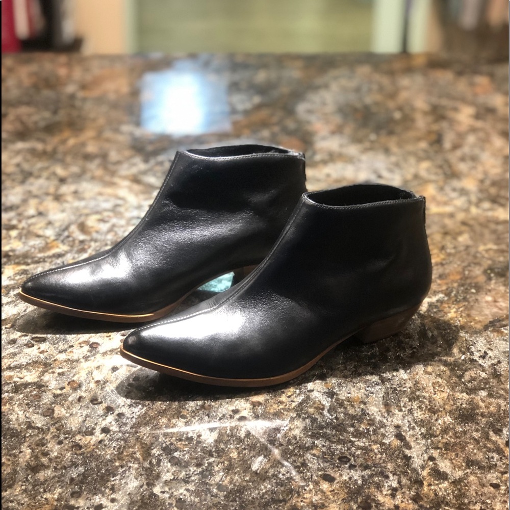 MATISSE WOMEN’S AIDA BLACK BOOTIE 7.5